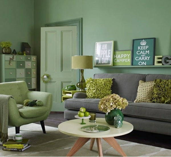 grünes Wohnzimmer einrichten grau Deko Kissen originelle Ideen