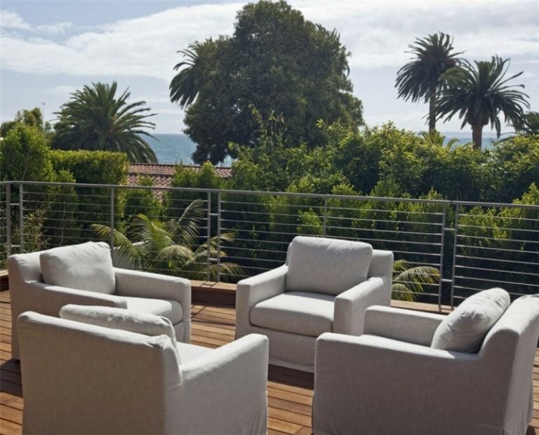 haus-design balkon lounge weiss moebel gelaneder metall