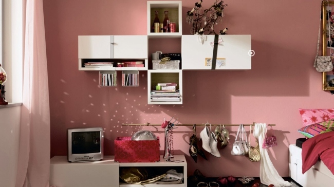 ideen fürs jugendzimmer rosa mädchen wandfarbe kleiderständer