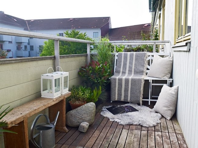 kleiner balkon gestalten leseecke skandinavisch kleine sitzbank