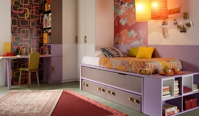kleines jugendzimmer bett matratze schubladen lila bunt