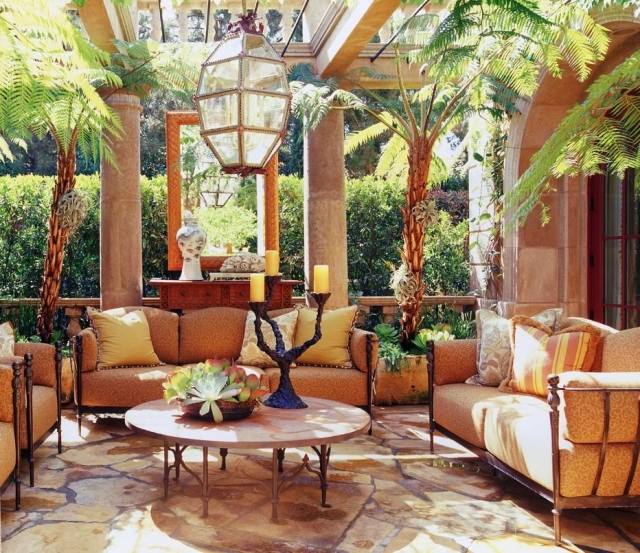 mediterraner garten terrasse spanisch eisenmöbel orange palmen