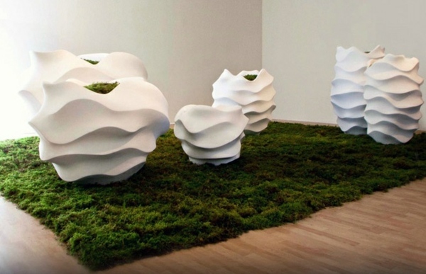minimalistische weiße Übertöpfe Kunststoff Gras Boden originelle Deko
