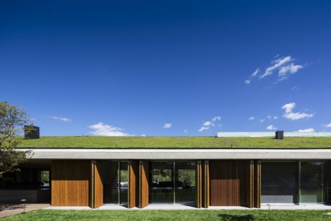 modernes Traumhaus Brasilien Dschungel Holz Fassade