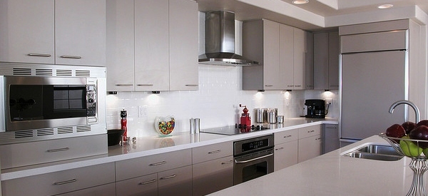 minimalistisches design ideen für küchen unterbauleuchten