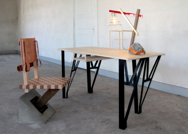 Installation Thema Bergwerk Stuhl Tisch Lampe