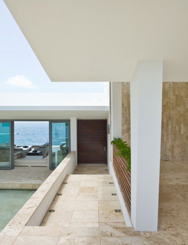private ferienhaus anguilla bodenfliesen sandfarbe terrasse ozeanblick