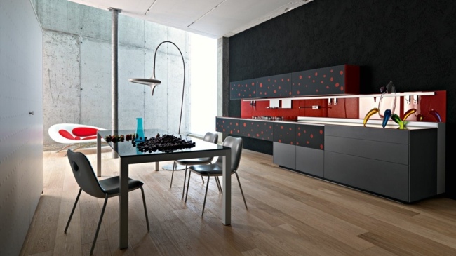 rot graue Küche Farben Bodenbelag Stein 