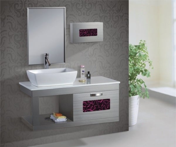 silberfarbe dekoration ideen für spiegelschrank im badezimmer