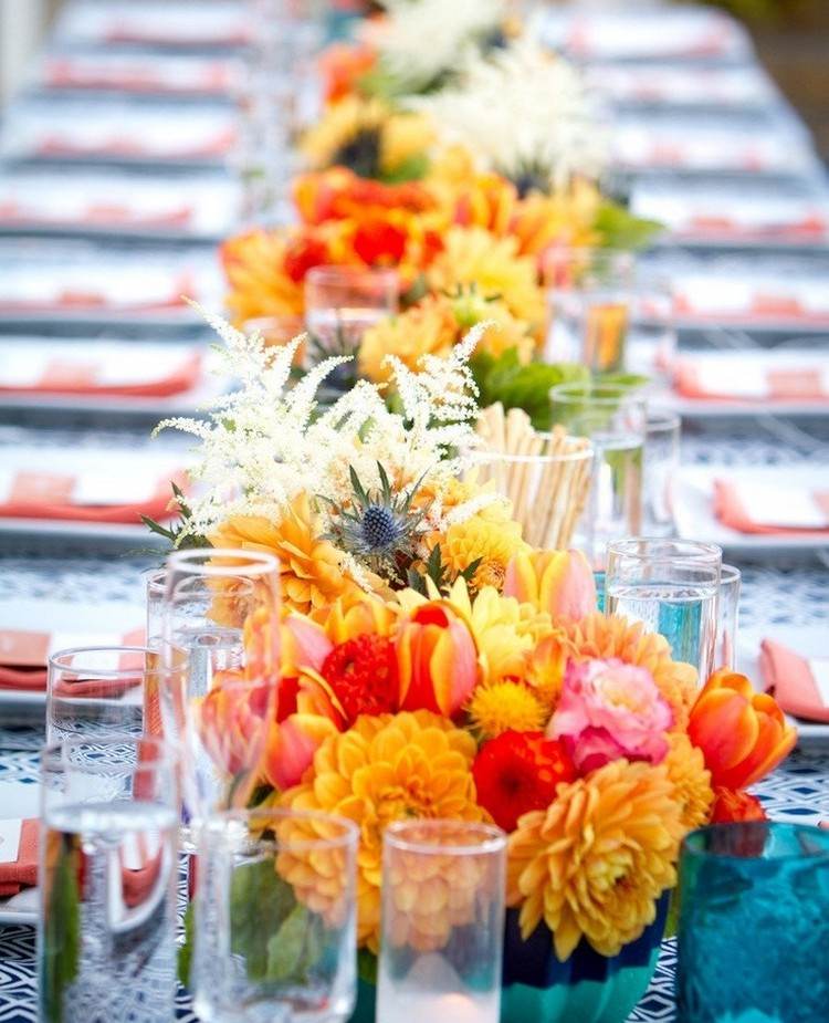 Sommer Hochzeit Tischdeko orange-chrysanthemen-tulpen-dahlien
