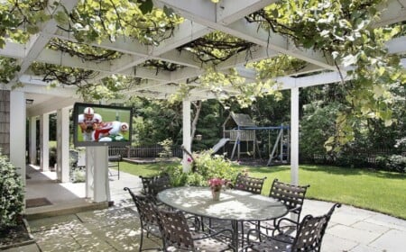 sonnenschutz im garten pergola kletterpflanzen schatten metall moebel