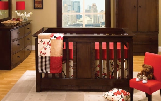 Babybett Decke Stuhl rot Kinderzimmer einrichten Ideen