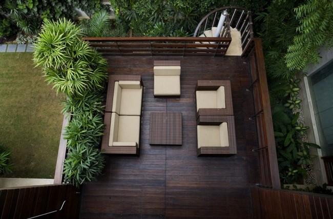 terrasse holz bodenbelag geländer rattan outdoor möbel