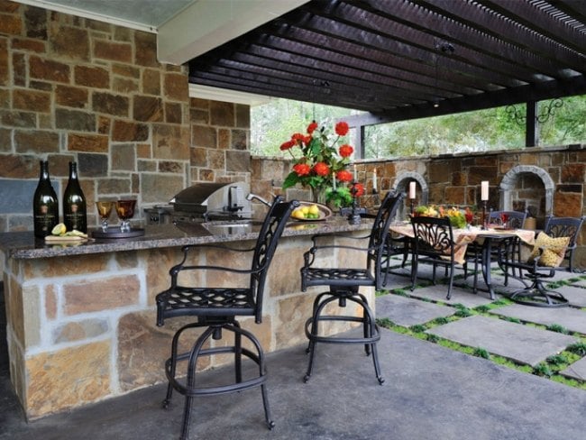 terrassengestaltung outdoor küche bartheke steinplatten