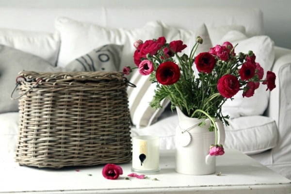 vintage flair deko haus rosen weidepflanzen porzellankanne