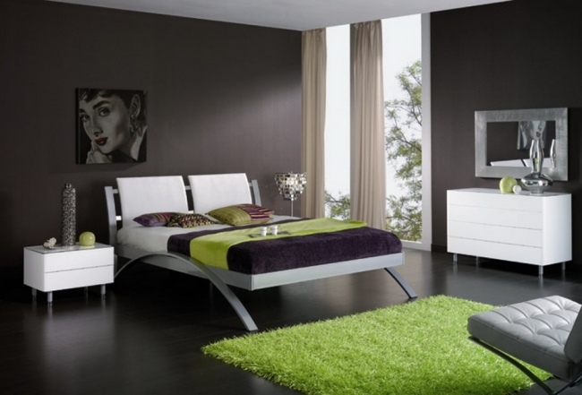 wohnideen schlafzimmer design modern grüne akzente teppich