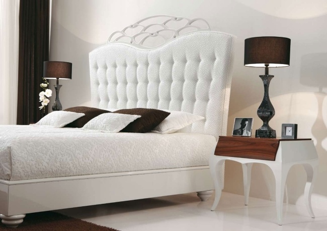 wohnideen für schlafzimmer design vintage weiß nachttisch dunkelholz