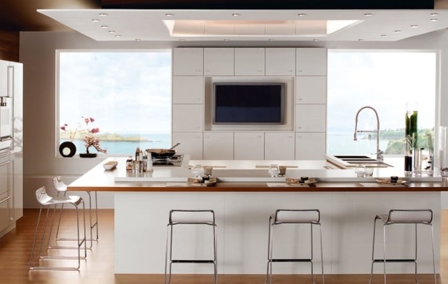 wohnideen küche modern weiß barhocker holz arbeitsplatte