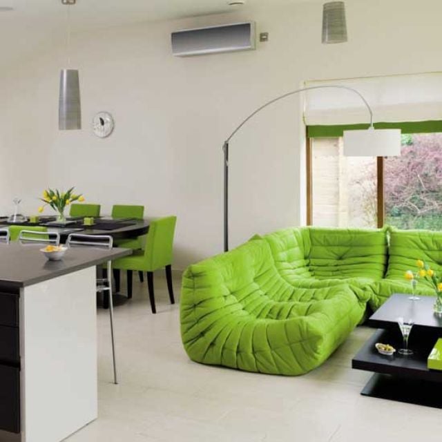 wohnzimmer frische farben grasgrün sessel esszimmer stühle