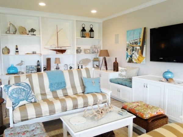 wohnzimmer maritim beige weiß streifen sofa turquoise dekoartikel