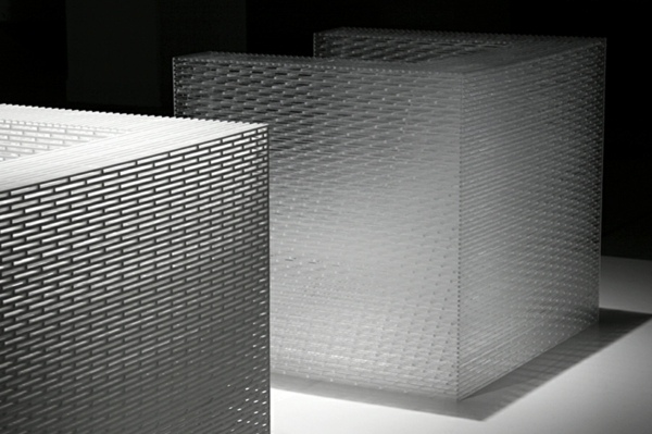 zwei weiße Stühle Kollektion Möbel Design 2013