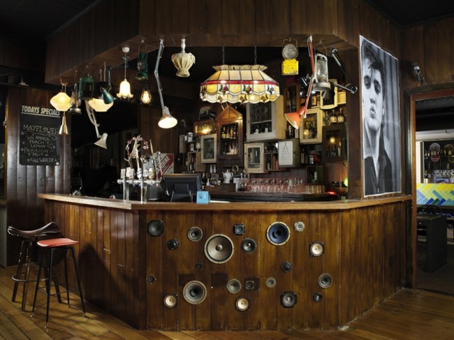 Alfred Constance Australien Holz Bar