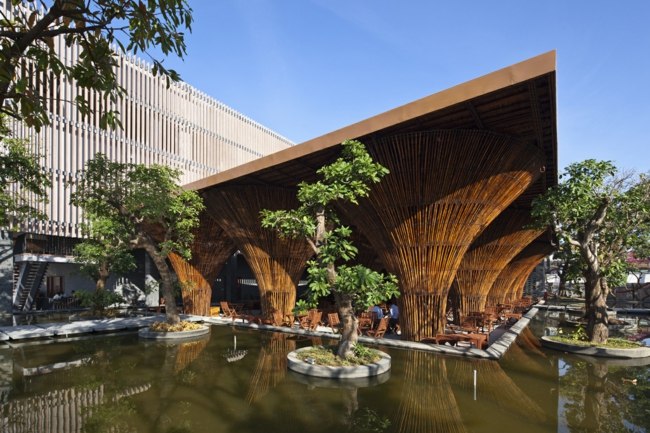 Cafe Einrichtung Bambus Teich offen dreiecktige Form