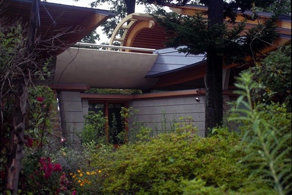 Familien-Residenz Gartentor-Bepflanzung üppig Japan Design