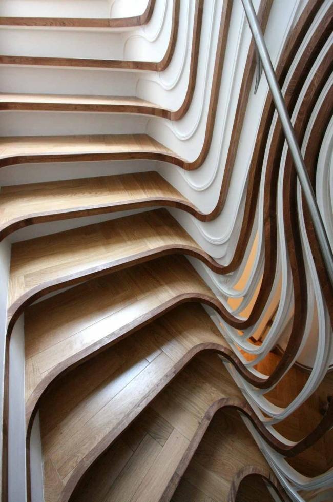 Formschöne Treppen interessante-Linienführung modern