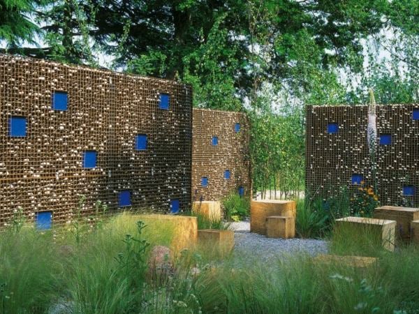 bauen Gartenmauer moderne Idee stillvoller Sichtschutz
