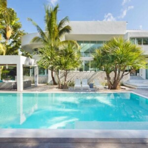 Haus mit GLas-Front Pool-am Ozean Miami