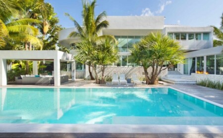 Haus mit GLas-Front Pool-am Ozean Miami