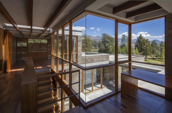 Glasfassade Blick Gebirge moderne Architektur Holz Balken