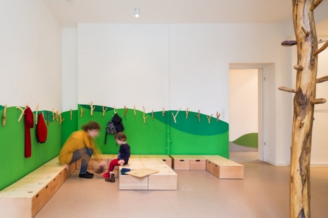 Kindergarten Einrichtung-Innenarchitektur Grüne Wand-Design Kleider Hacken