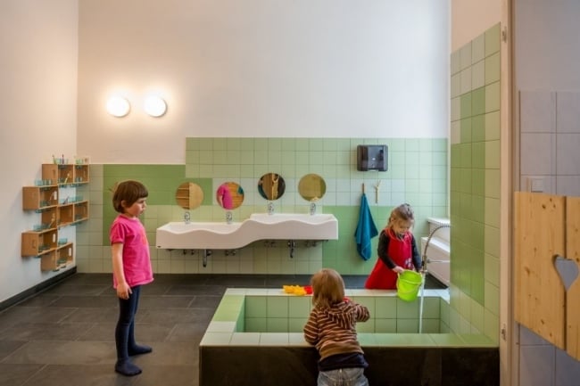 Kindergerechte Möbel für Kindergarten-Badezimmer design