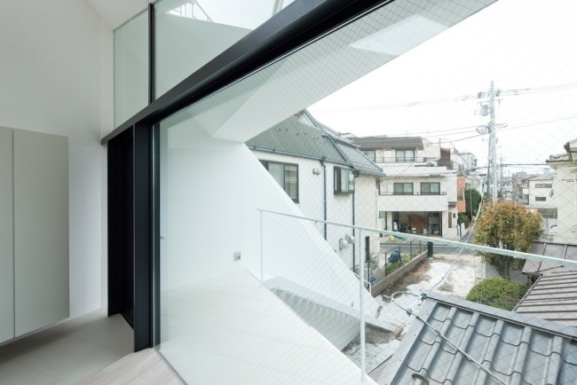 Modernes Haus-mit Steildach-Glaswände Tokio Architektur