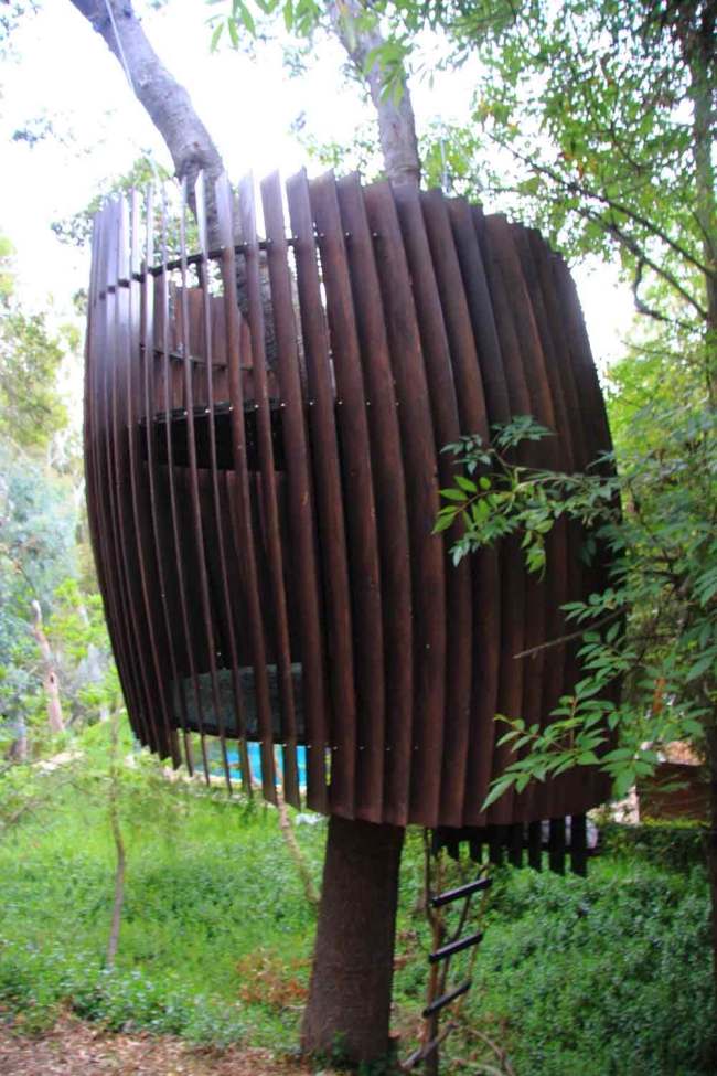 Mulholland Modernes Baumhaus Holz Sichtschutz Design
