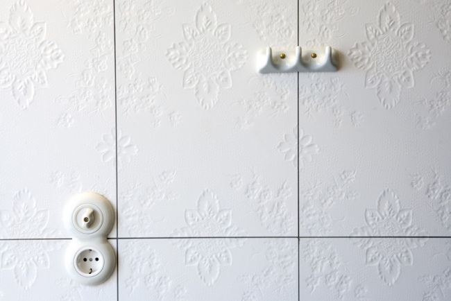 Reliefe-Keramik Fliesen-Weiß Badeinrichtung-modern Lichtschalter Porzellan