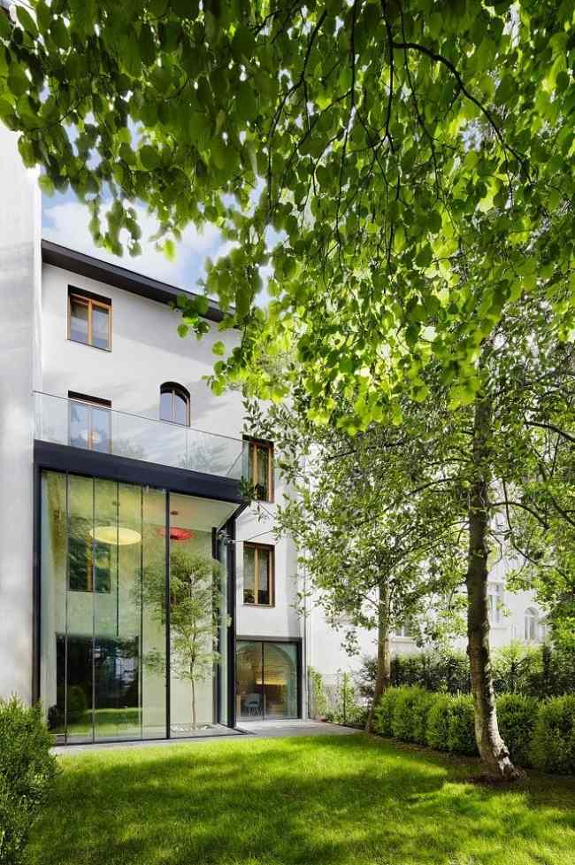 Renoviertes Haus Glasfront Wintergarten Gestaltung