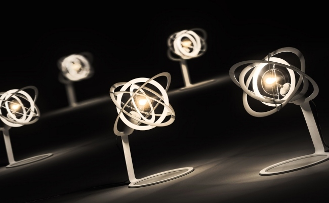 Tischlampe Universe-Aluminium Gestell Design