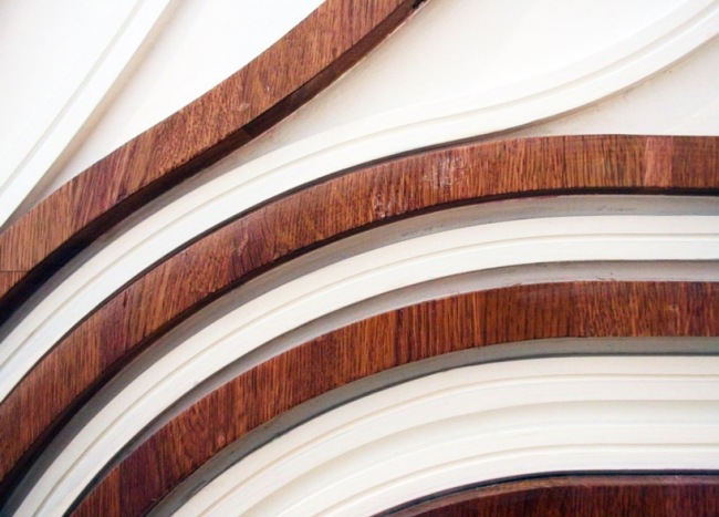 Treppe Design-Holz Linien Kurvenreich