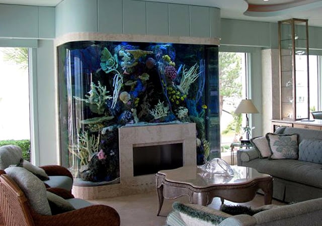 aquarium-design-ungewöhnlich-kaminofen-wohnzimmer-eyecatcher