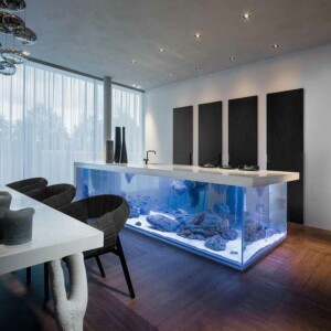 aquarium ideen kuecheninsel platte weiss blau licht