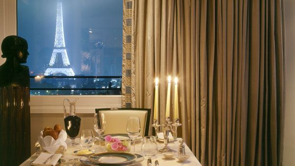 ausblick plaza athénée teuersten schönsten hotels in paris