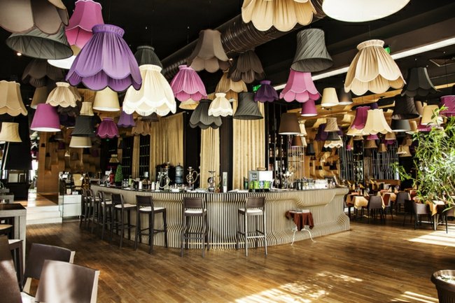 Restaurants Design Idee lila Lampe