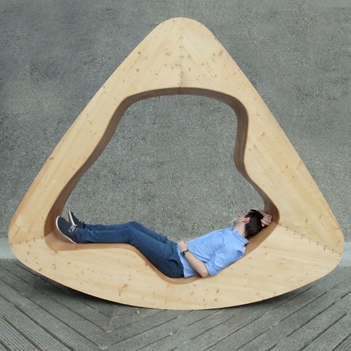 designer Möbel zur Entspannung bett position holz dreieck 