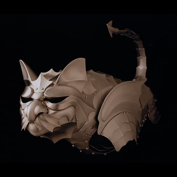 Detailierte Kunst Skulpturen stellen Rüstung für Katzen und Mäuse dar