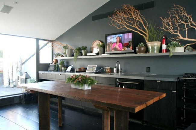 Küchen Gestaltung schwarz Holz Dachschräge große Fenster