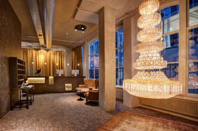 empfang kristallkronleuchter luxus hotel v nesplein in amsterdam
