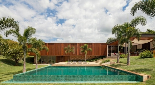 Ferienhaus Pool Palmen Brasilien Holz Fassade